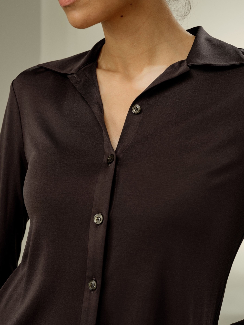 Lily Silk basic slim silk jersey button up shirt size medium 100% mulberry Silk